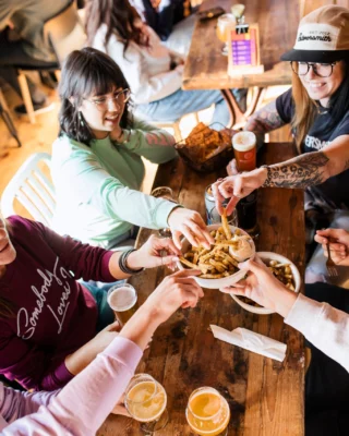 Pass the fries! 🍻🥔