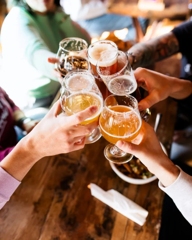 Cheers to ALL of the Dads Today! Your hard work does not go unnoticed! Today may you find a cold beer in your hand, the lawn already mowed, and the perfect sear on the steak you didn't have to cook! Here's to you!🍻🖤